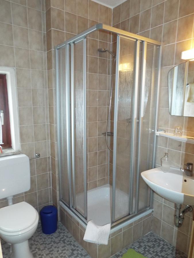 Hotel Garni Zum Reinhardswald Gewissenruh Exteriör bild