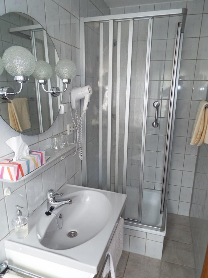 Hotel Garni Zum Reinhardswald Gewissenruh Exteriör bild